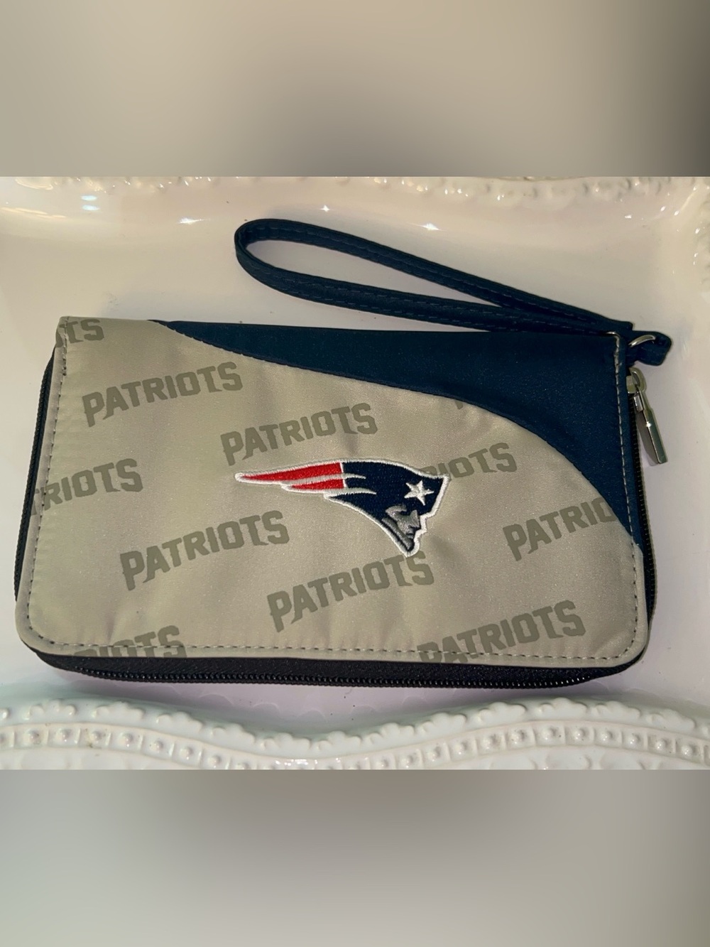 New England Patriots Curve Zip Organizer Wallet New without Tags